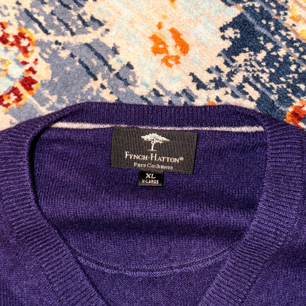 Men's Purple 100% Cashmere Sweater - Picture 2 of 6